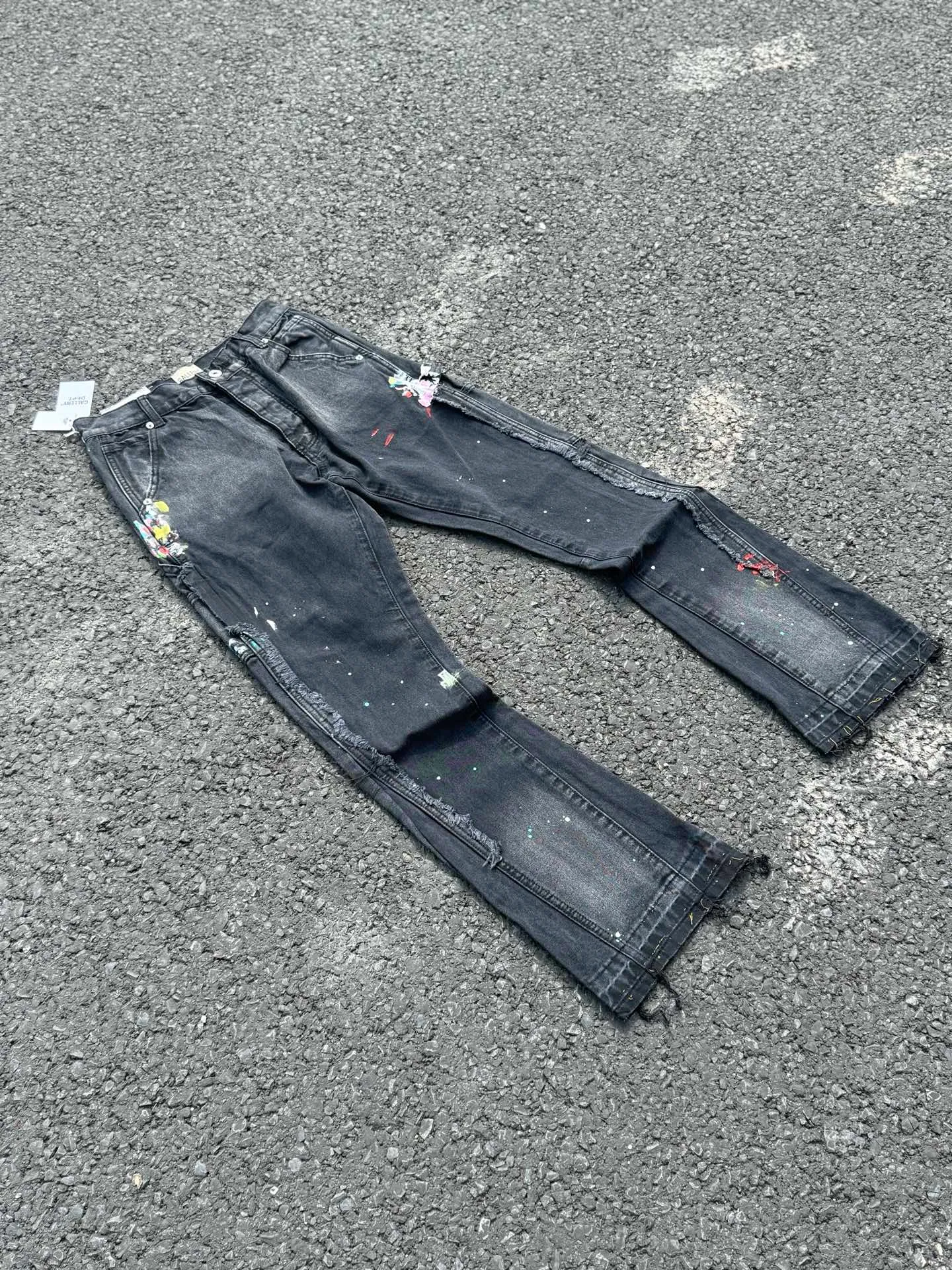 #8168 P250💰 GALLERY DEPT American retro splash-ink splicing micro-horn logging overalls raw edge jeans - Original purchase and pattern making to truly restore the ultimate texture of Vintage - Original hardware accessories, washed and other elevators, QR code analysis are all purchased from the original factory, high degree of restoration, welcome to compare with a certain product ~ - Three-dimensional version Loose and comfortable, not picky about the figure, taller and slimmer, factory Seiko, original factory quality control, same style for men and women, can be matched with couples Versatile recommendation: must-have jeans for all seasons Size: S-XXL (28-36)